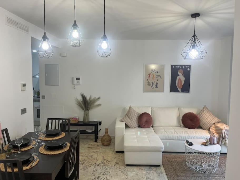 Love Rent4 Malaga Lyli Торремолинос Экстерьер фото