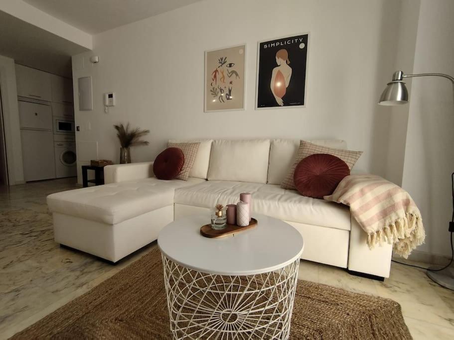 Love Rent4 Malaga Lyli Торремолинос Экстерьер фото